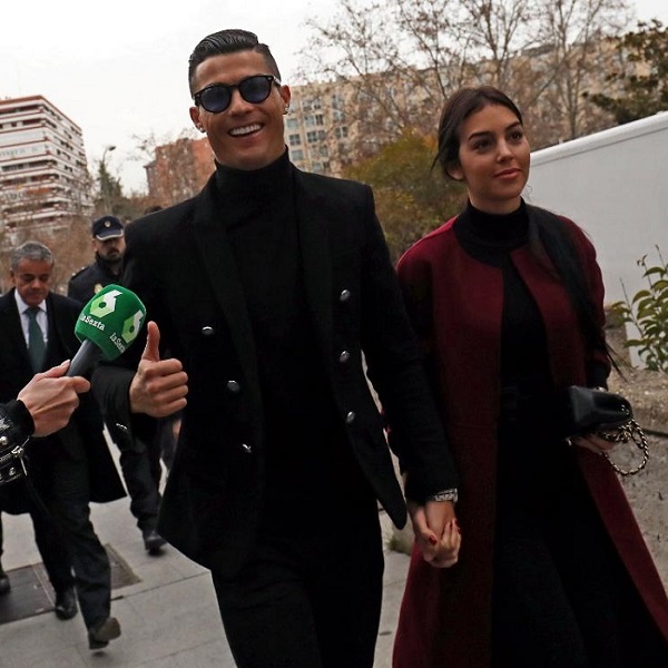 Cristiano Ronaldo e Georgina Rodríguez em tribunal